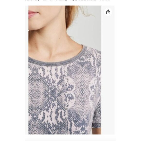 Free People Women's Gray Snake Print Short Sleeve Top Tourist Tee size medium - Picture 5 of 12